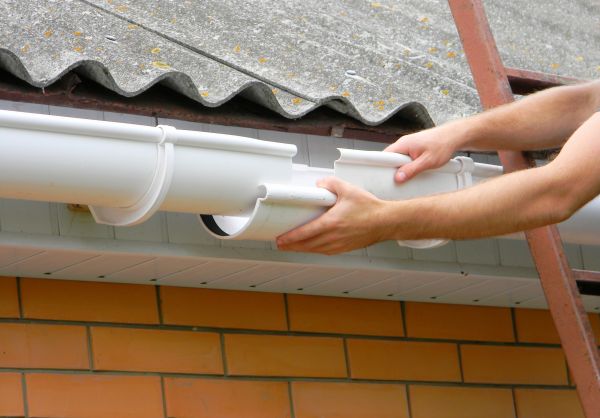 Gutter Hanging in Canton